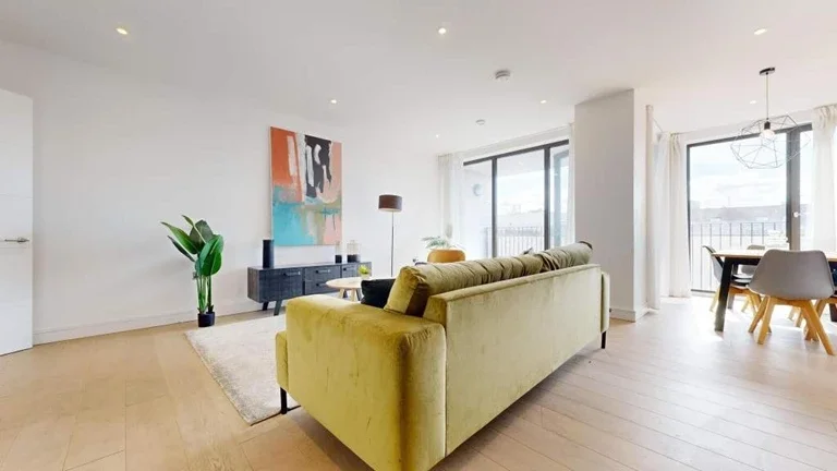 Flat Hackney Road in Greater London