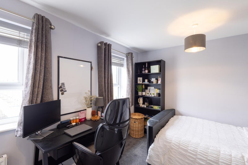 Room Oakley Road in Sheffield