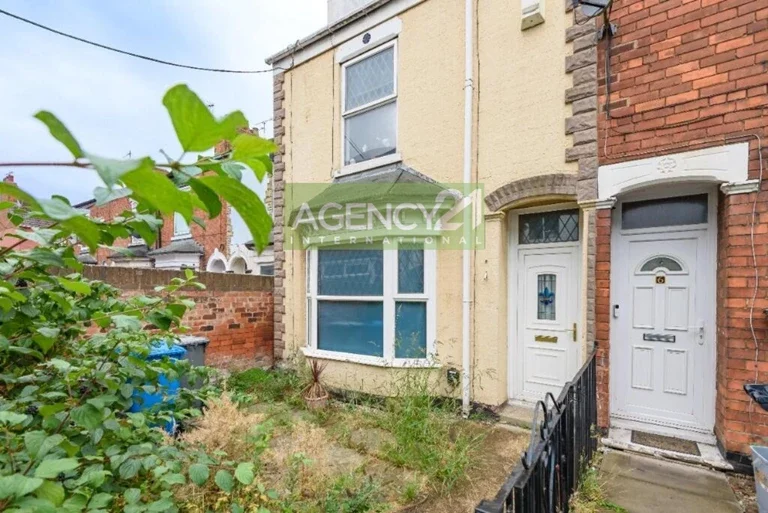 House Woodland Villas in Hull