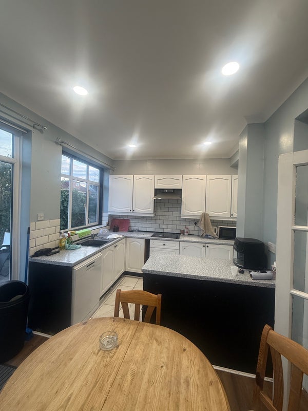 Room Elmcroft Avenue in Greater London