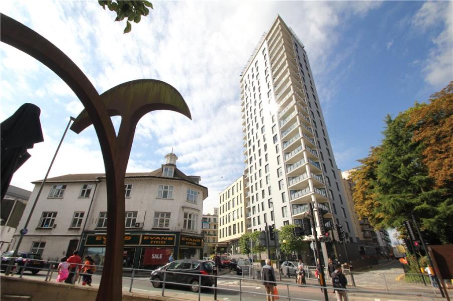 Flat Guildford Road in Woking