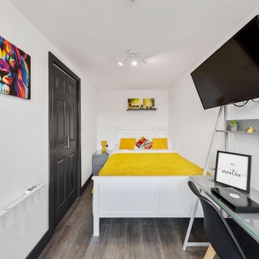 Room Sherborne Close in Slough