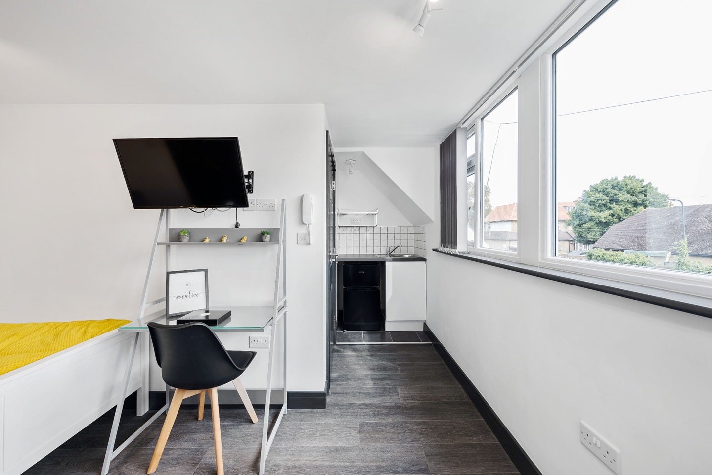 Room Sherborne Close in Slough