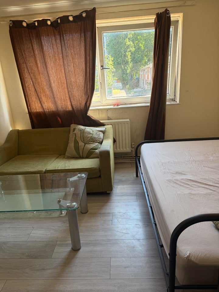 Room Cowbridge Lane in Greater London