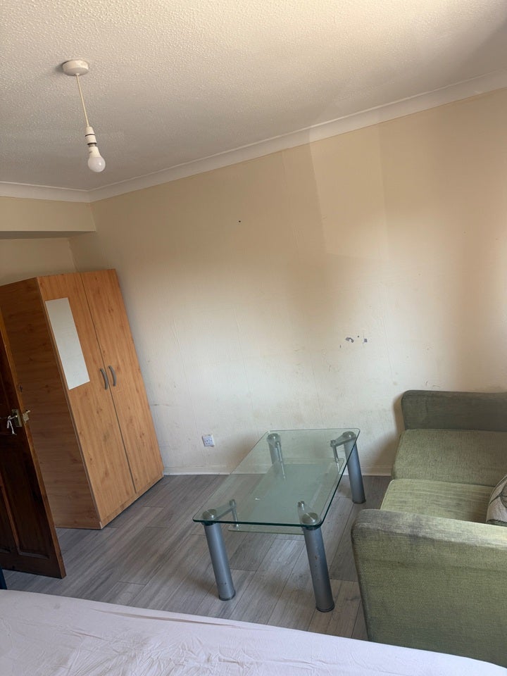 Room Cowbridge Lane in Greater London