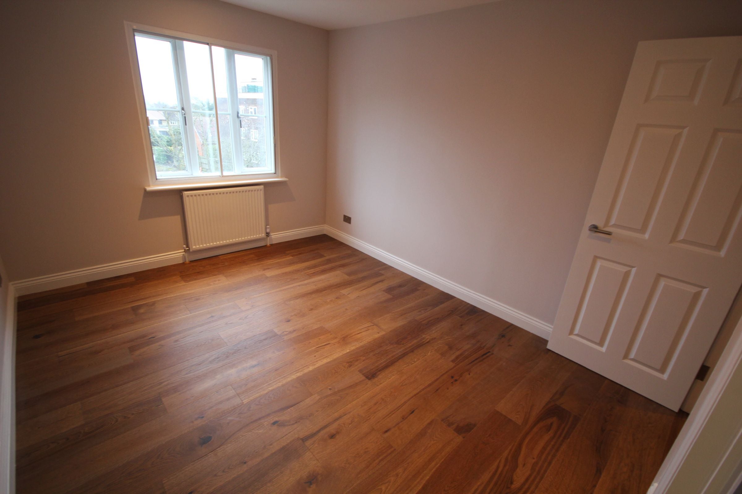 Flat Sheepcote Road in Greater London
