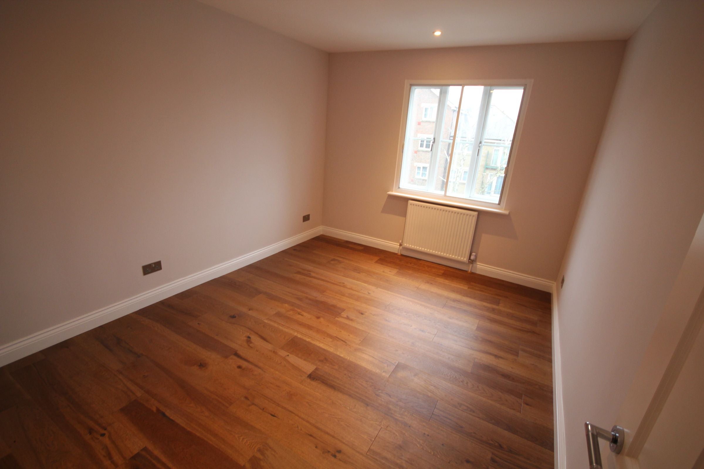 Flat Sheepcote Road in Greater London