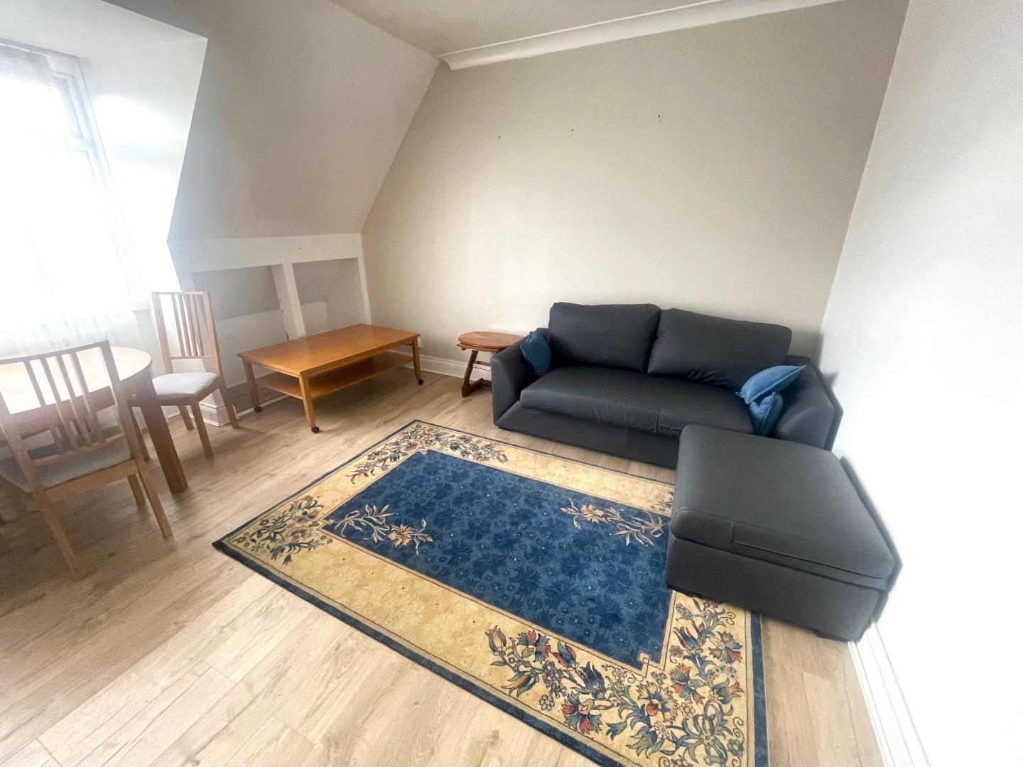 Flat Deansbrook Road in Greater London
