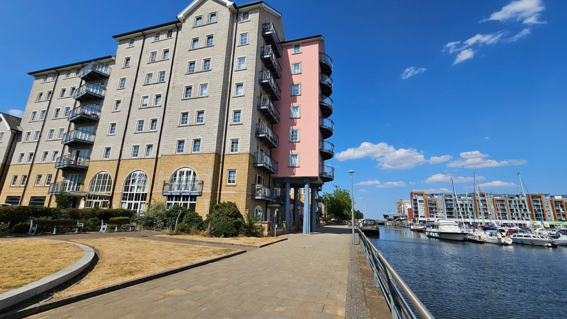 Flat Lower Burlington Road in Bristol