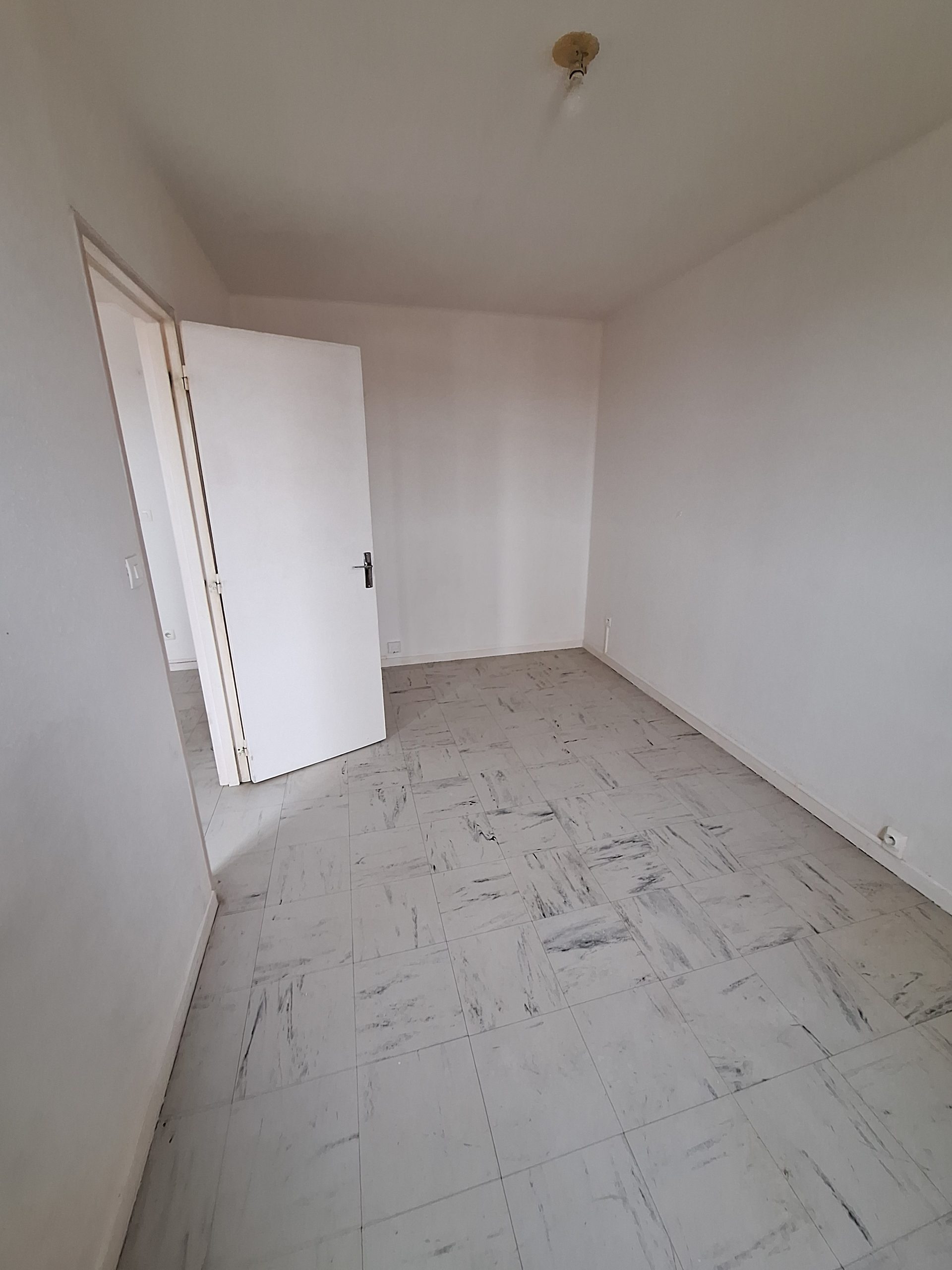 Flat Rue du Commandant Charcot in Saint-Florent-sur-Cher