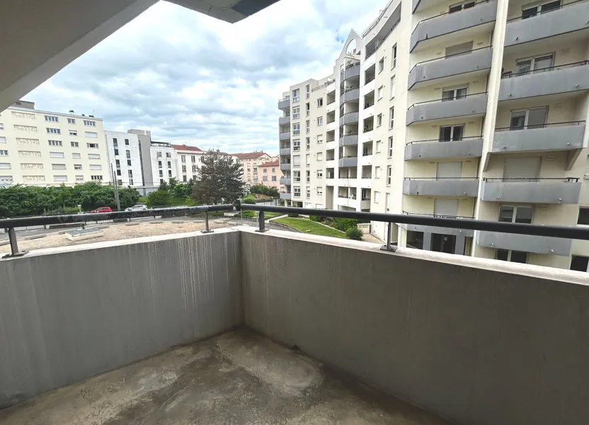 Flat Avenue Lacassagne in Lyon