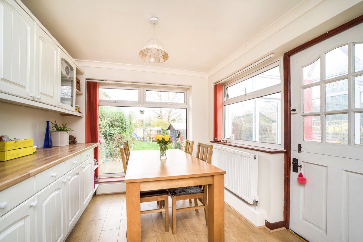 House Faraday Avenue in Greater London