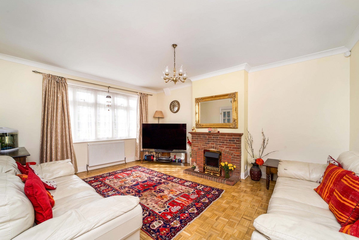 House Faraday Avenue in Greater London
