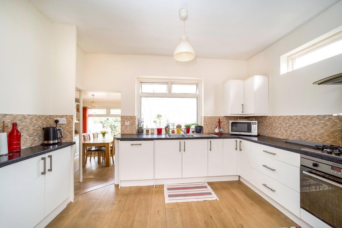 House Faraday Avenue in Greater London