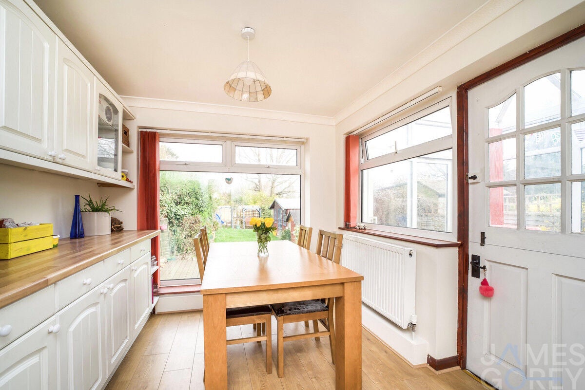 House Faraday Avenue in Greater London