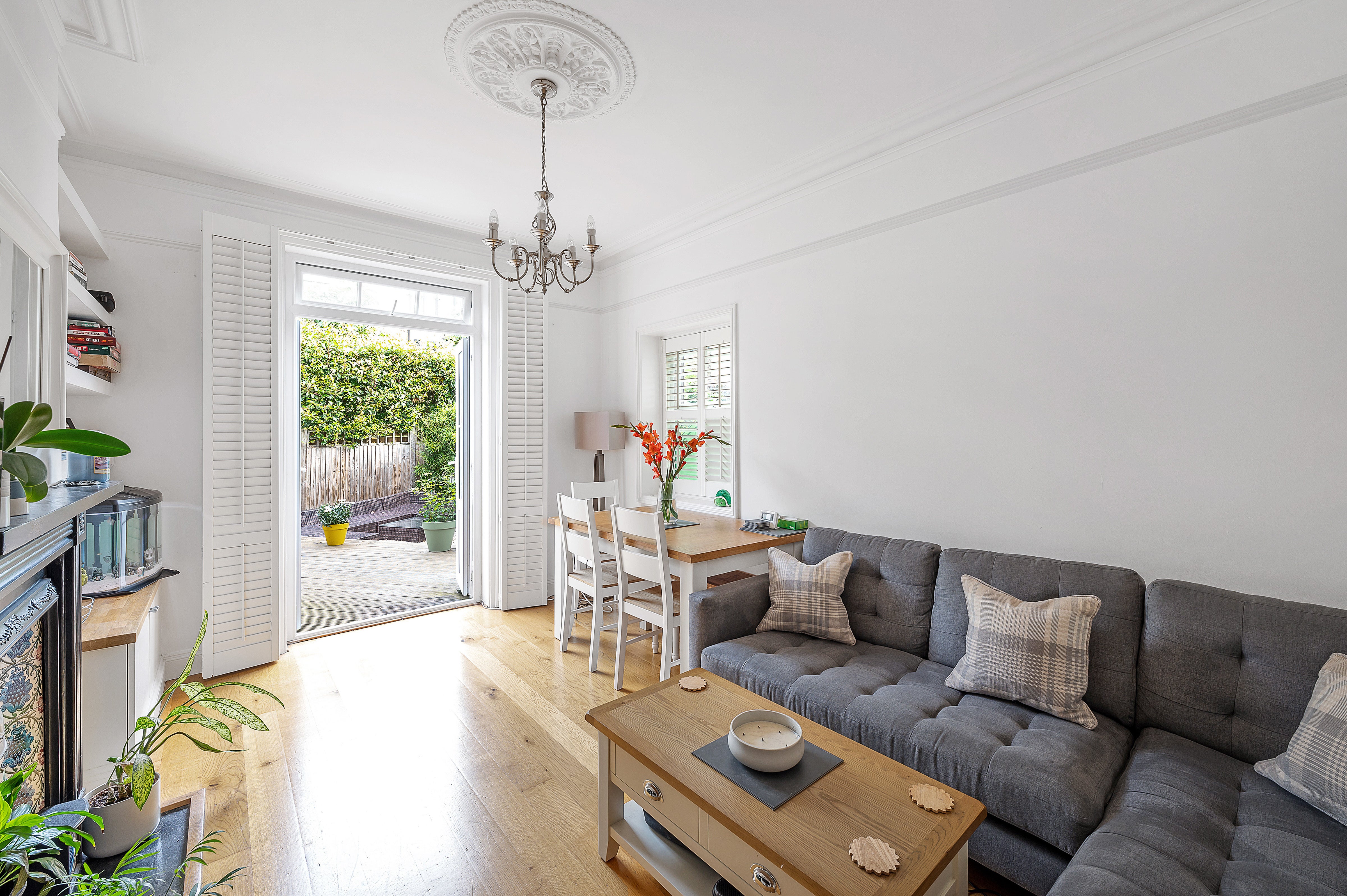 Flat Tantallon Road in Greater London
