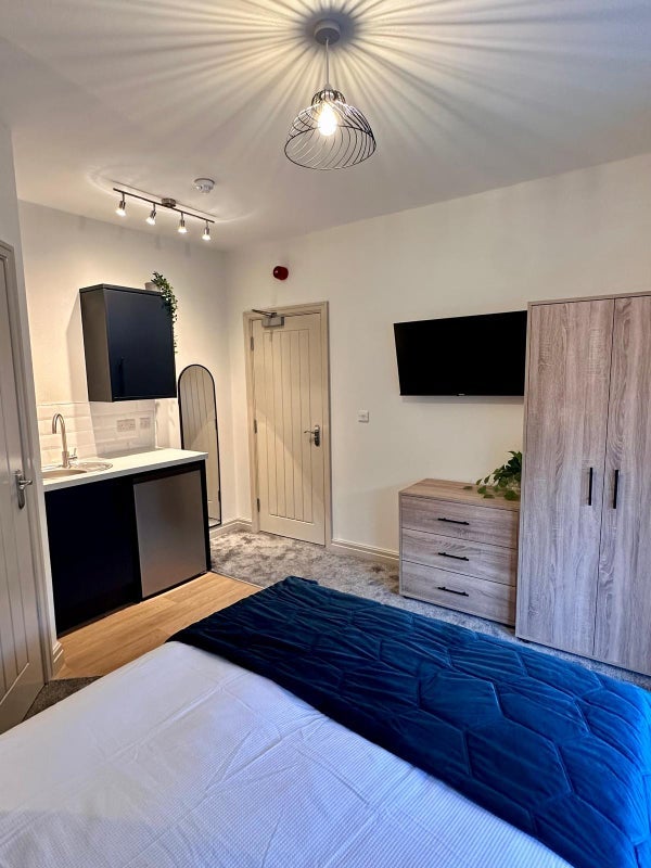 Room Cowley Hill Lane in St Helens