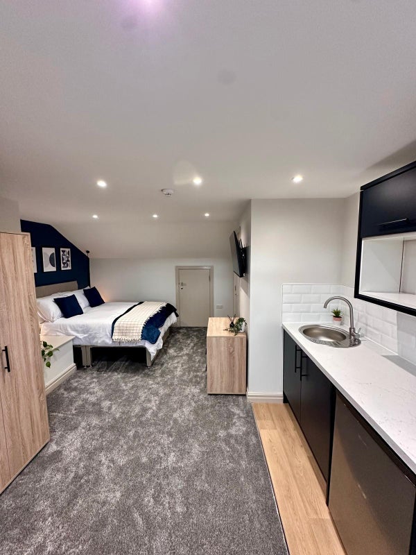 Room Cowley Hill Lane in St Helens