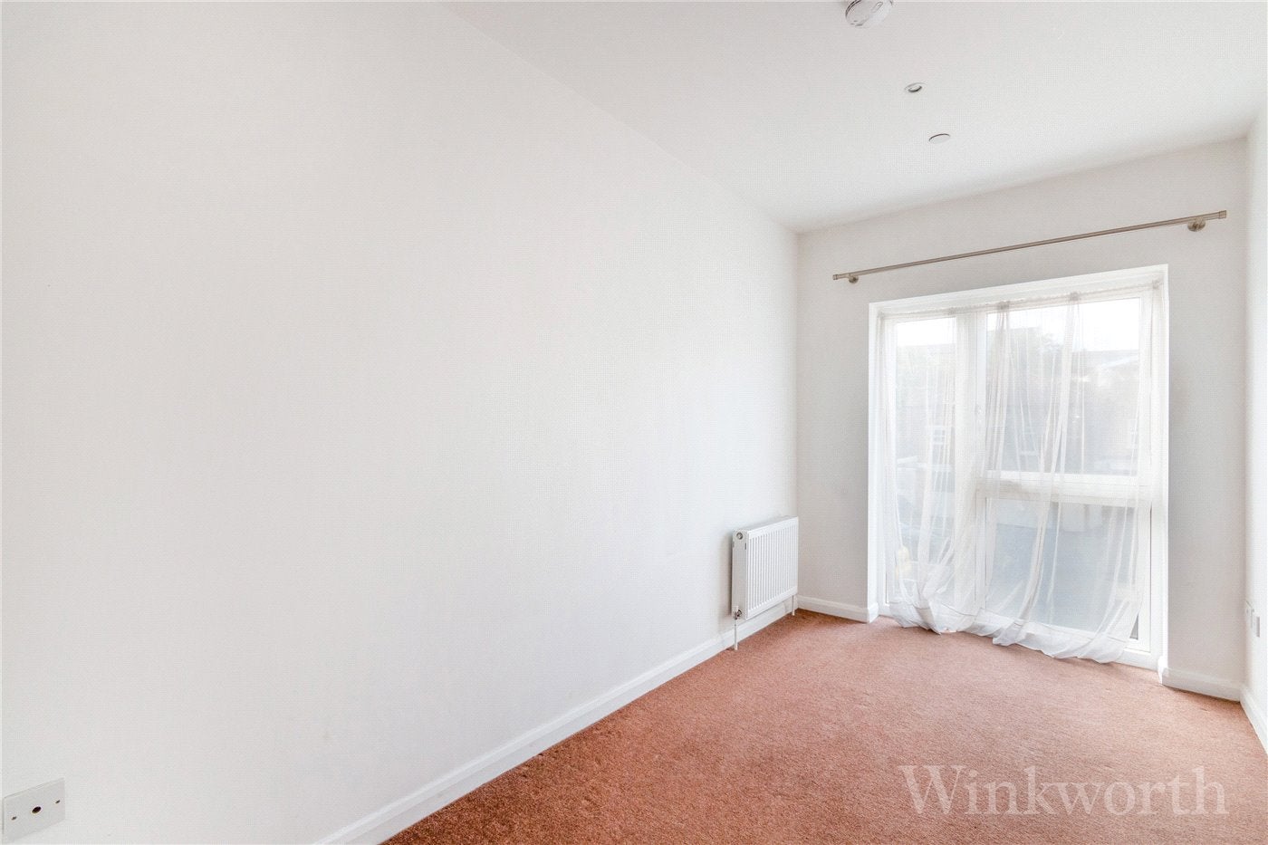 Flat Furley Road in Greater London