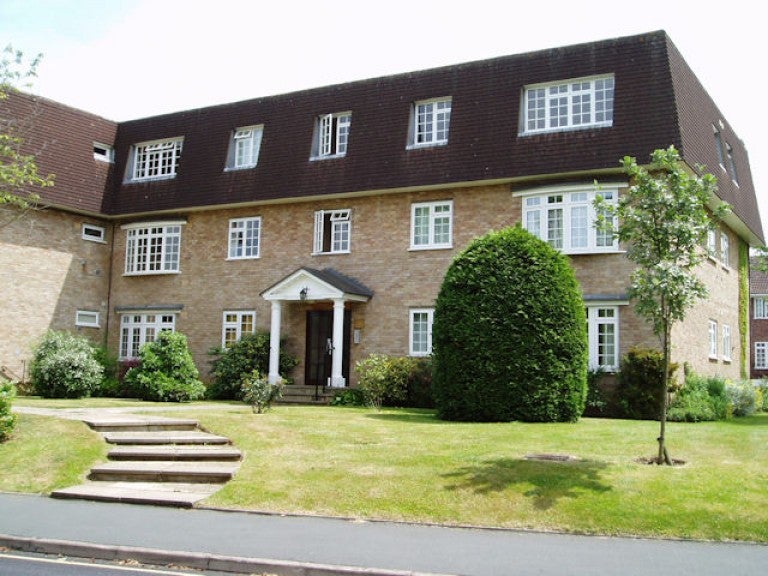 Flat Langley Walk in Woking