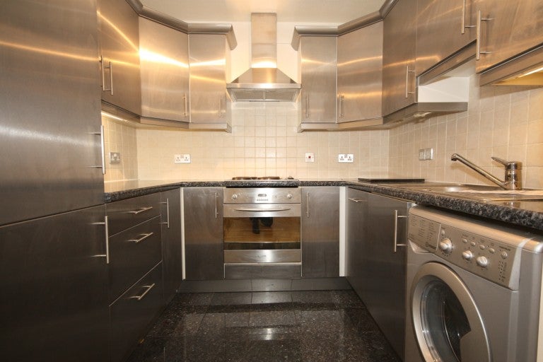 Flat Langley Walk in Woking