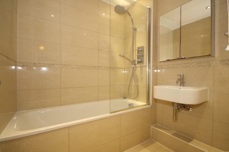 Flat Langley Walk in Woking
