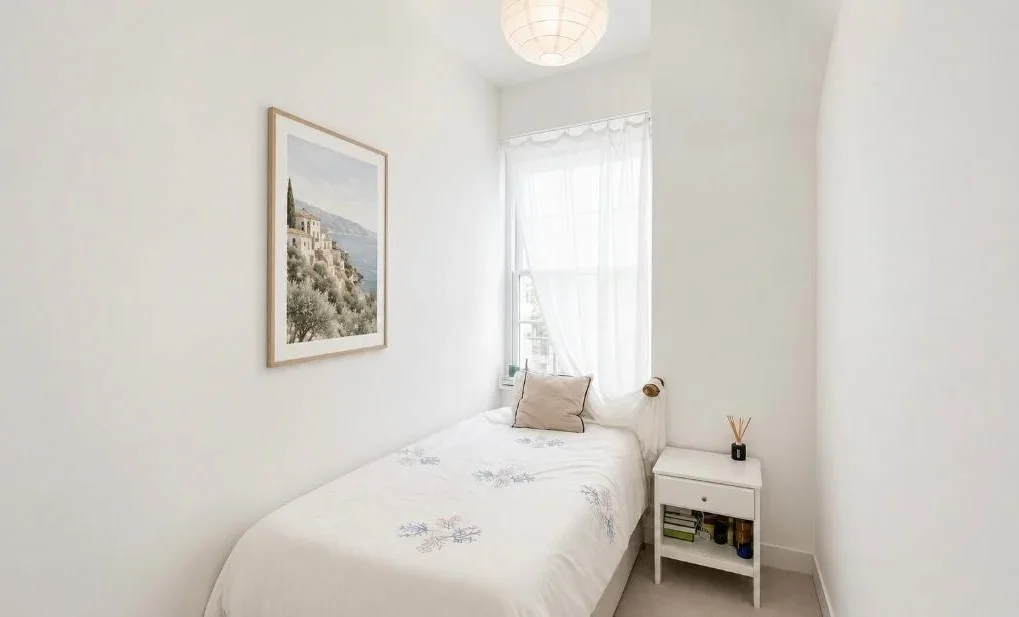 Flat Woodford Road in Greater London