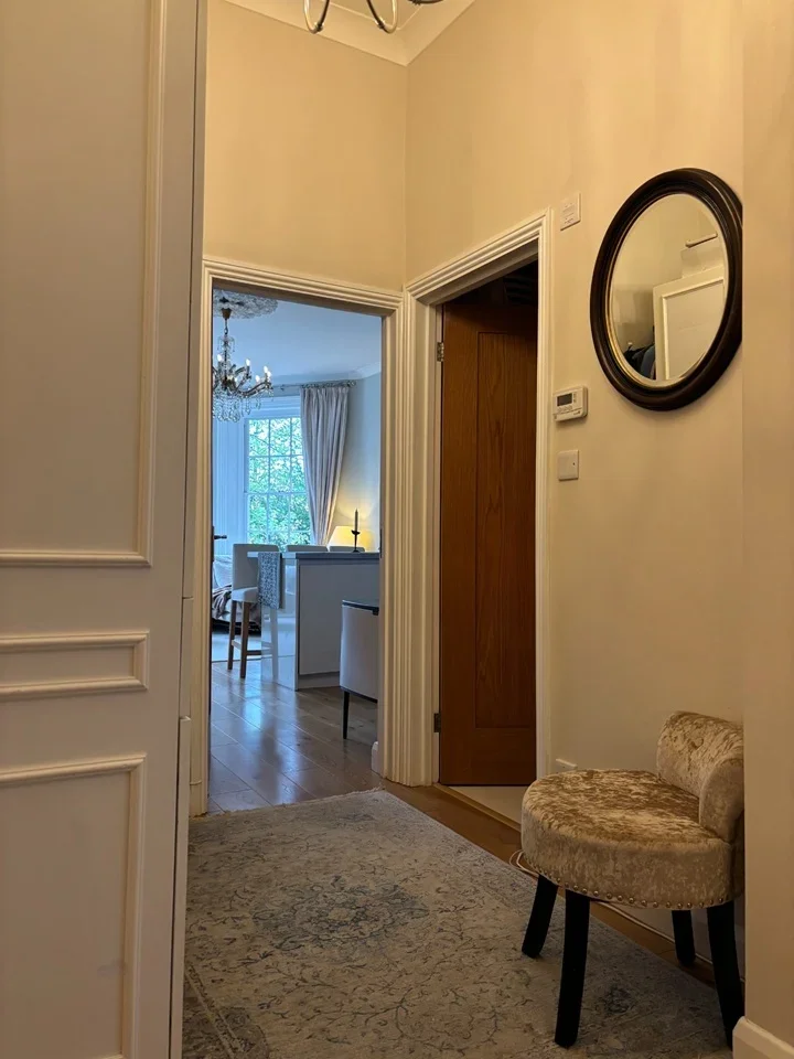 Flat Woodford Road in Greater London