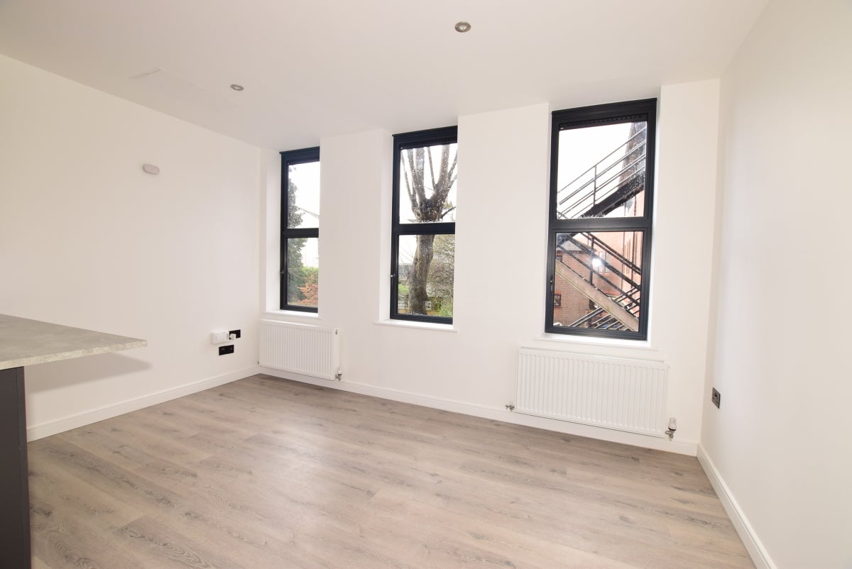 Flat Woolwich Road in Greater London