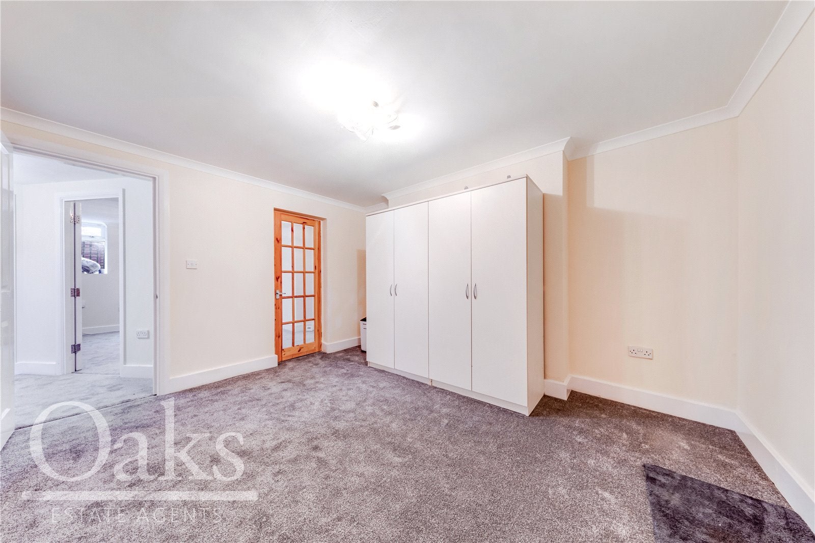 Flat Lower Addiscombe Road in Greater London