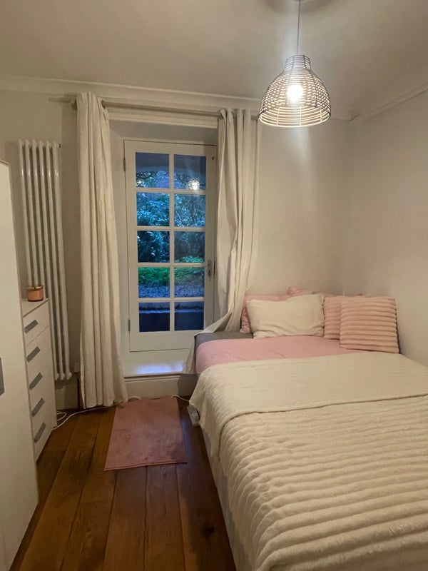 Room Shooters Hill Road in Greater London