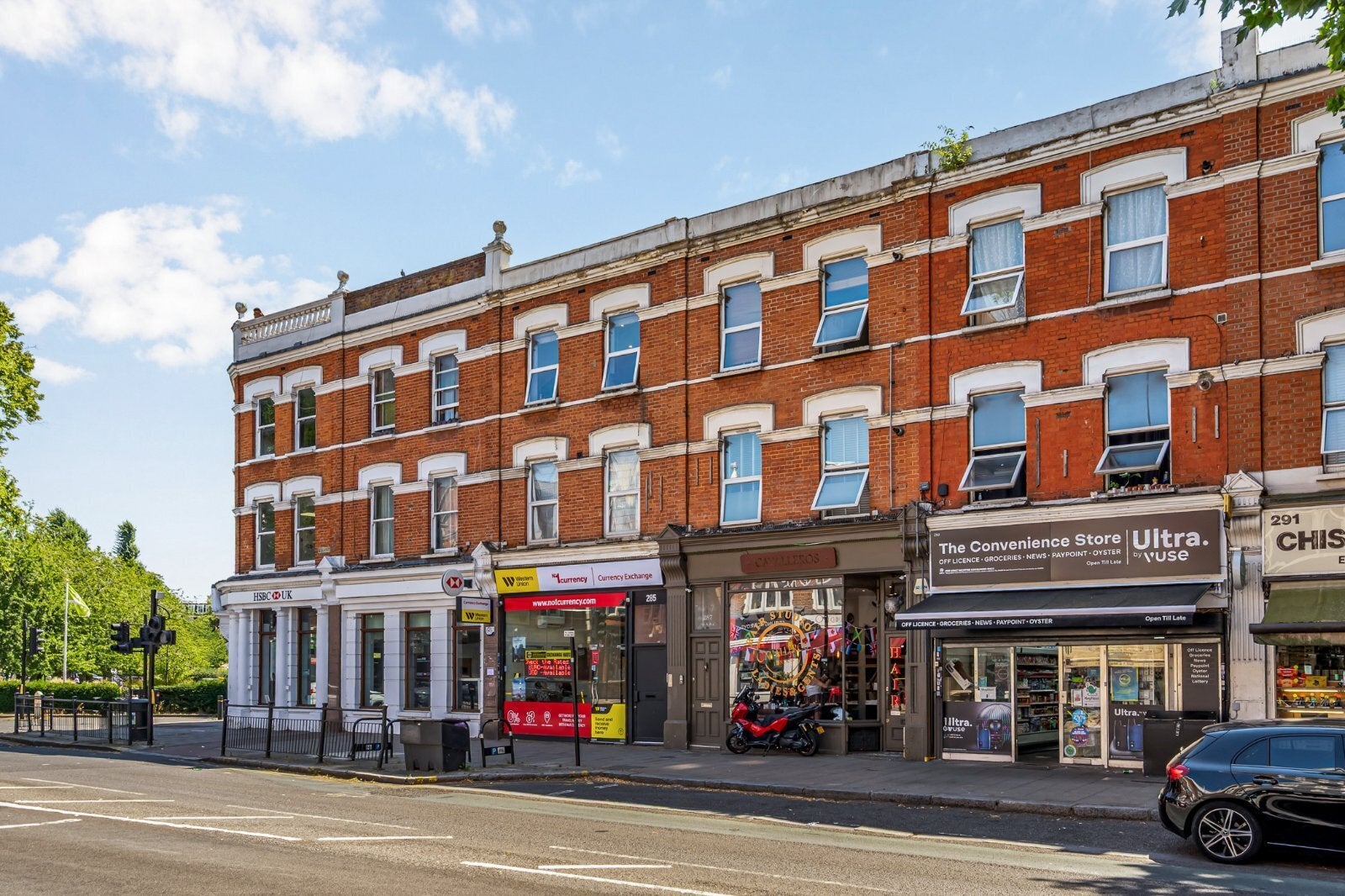 Flat Chiswick High Road in Greater London