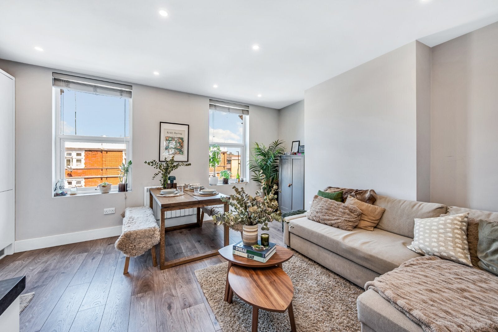 Flat Chiswick High Road in Greater London