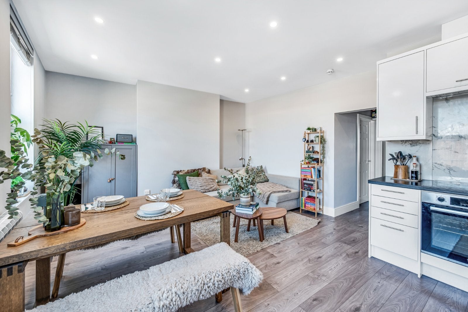 Flat Chiswick High Road in Greater London