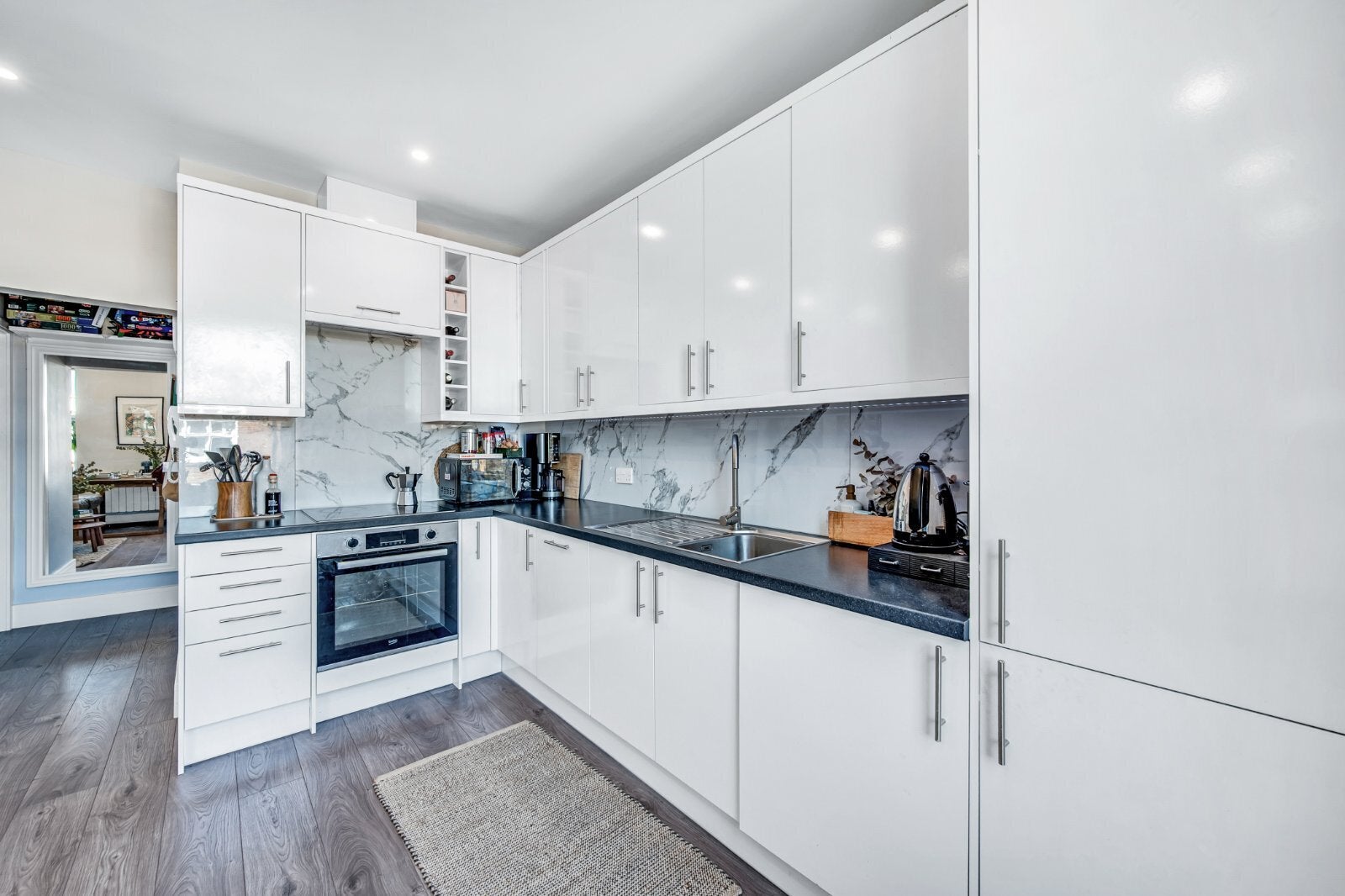 Flat Chiswick High Road in Greater London