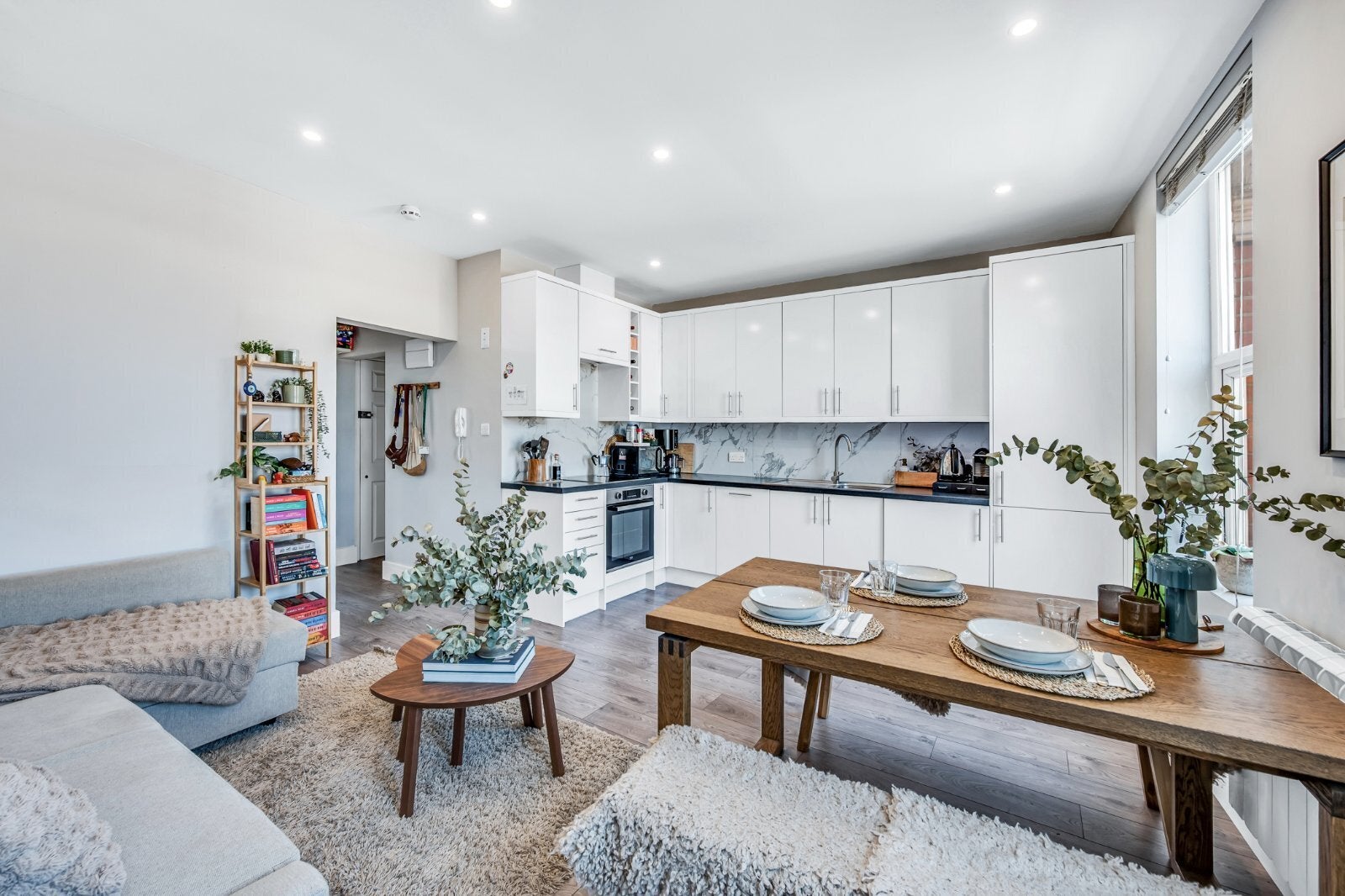 Flat Chiswick High Road in Greater London