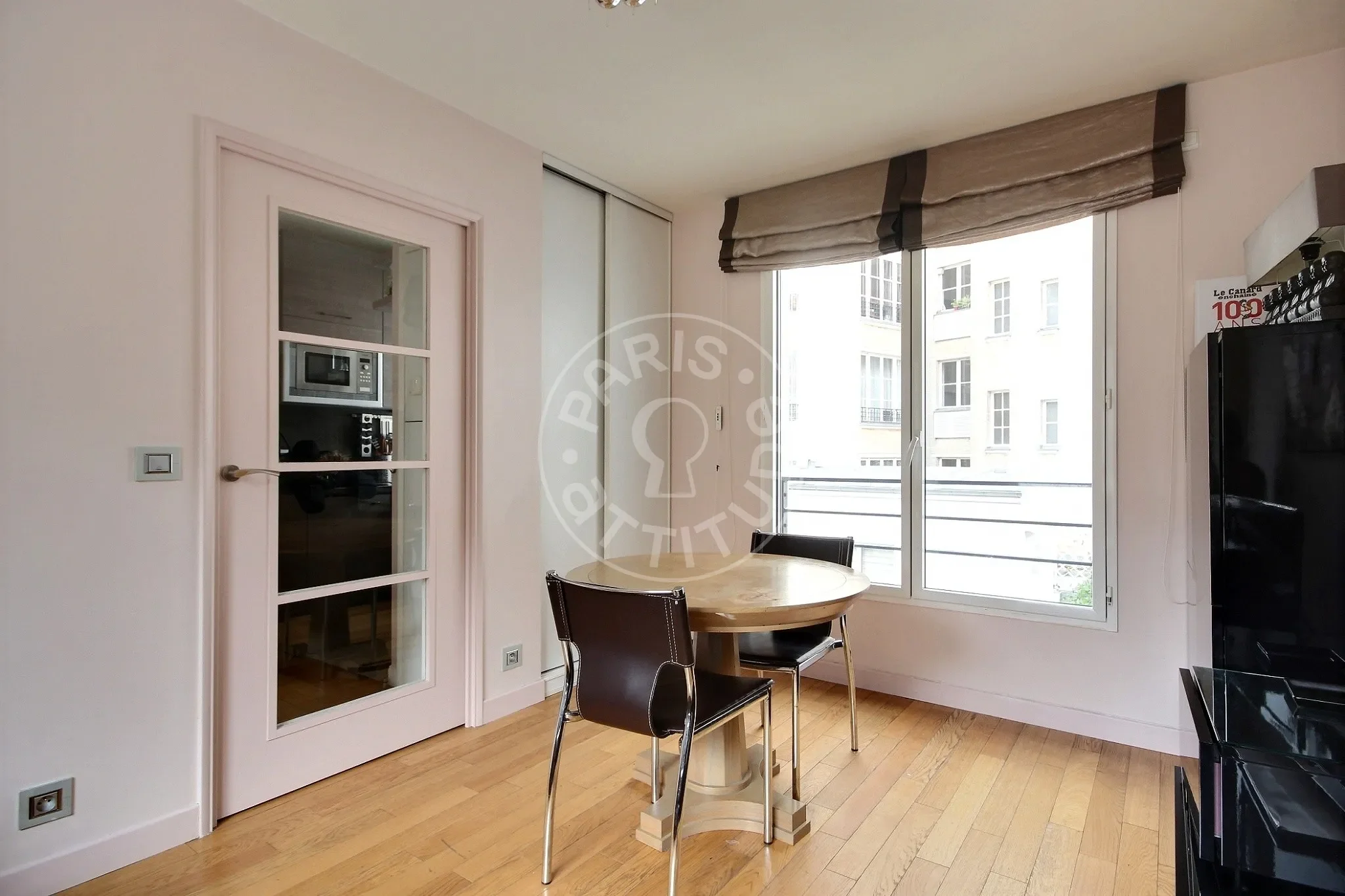 Flat Rue Brunel in Paris