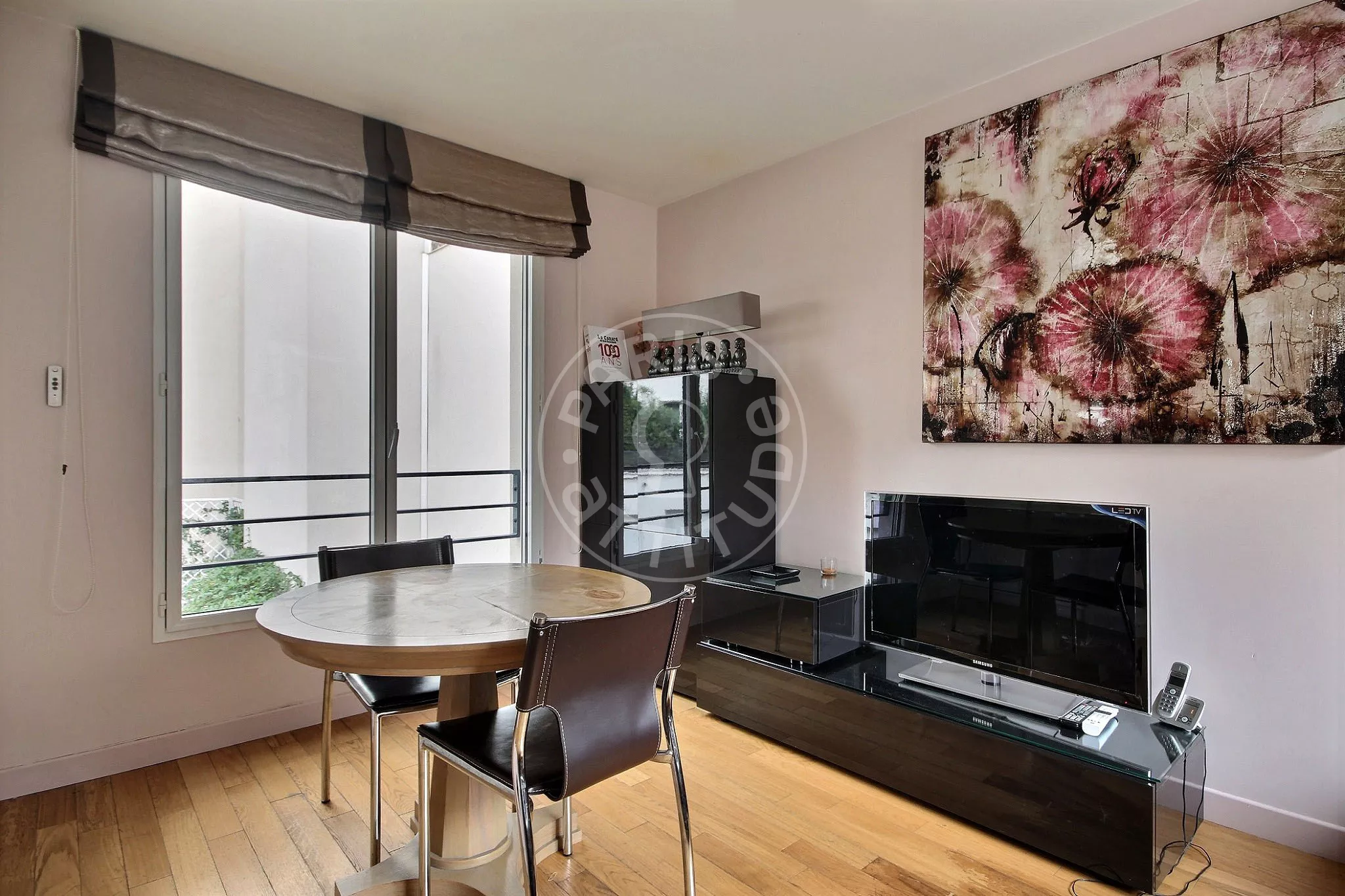 Flat Rue Brunel in Paris