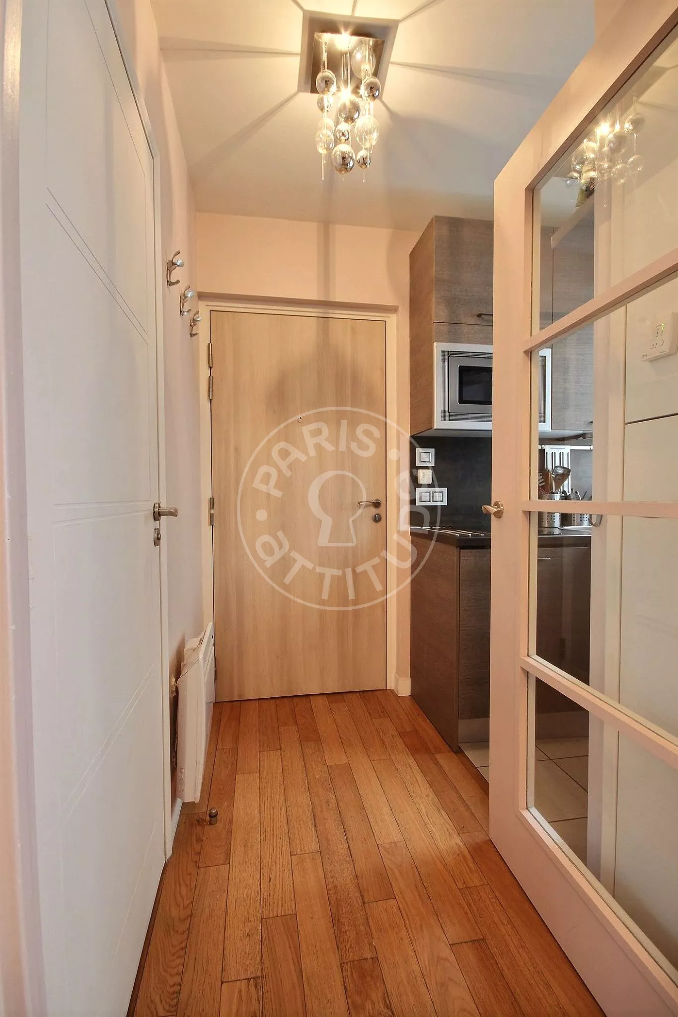 Flat Rue Brunel in Paris