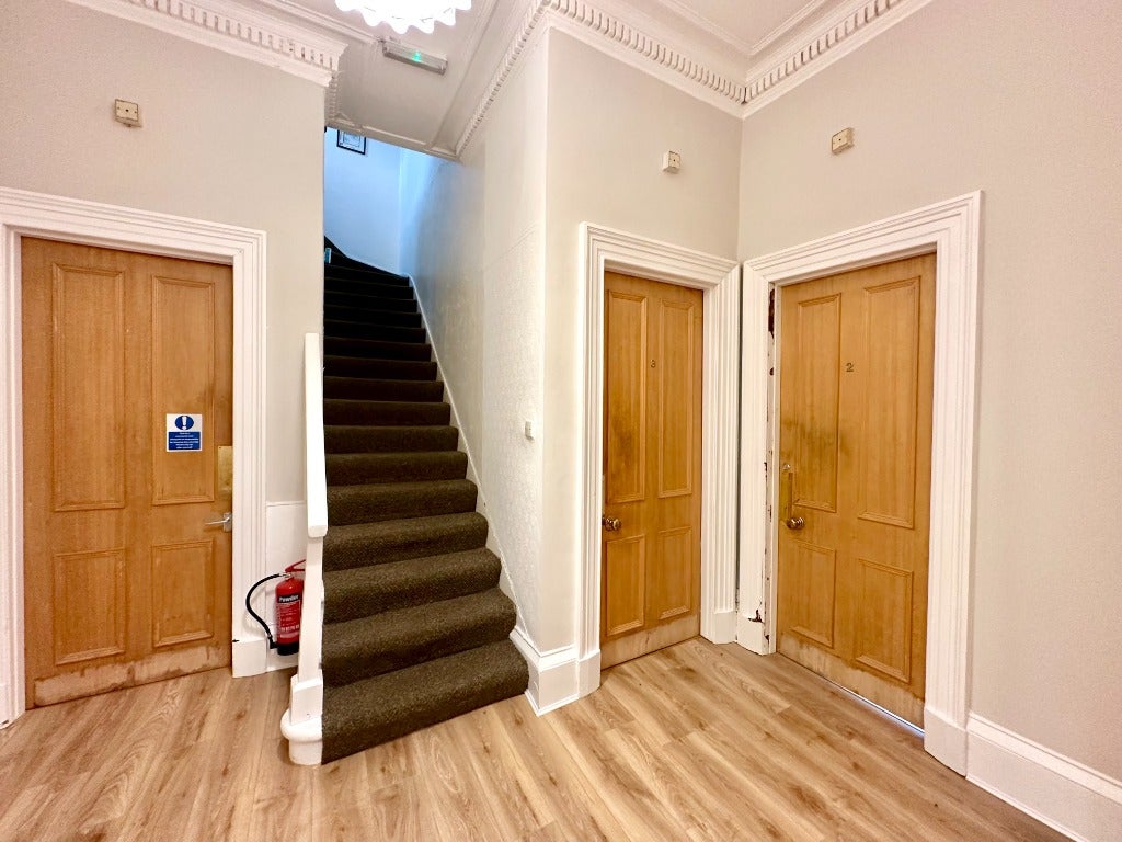 Room Queen's Drive in Glasgow