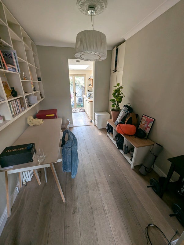 Room White Horse Road in Greater London
