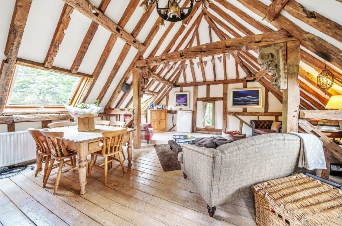House Kennel Lane in Surrey Heath
