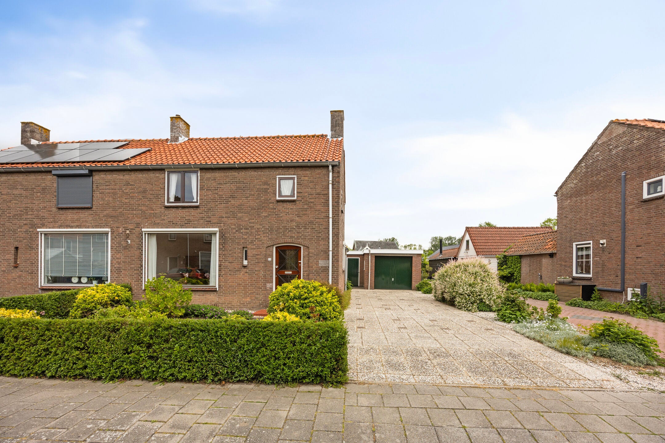 Twee-onder-één-kap te koop: Willemstraat 24, Zuidland