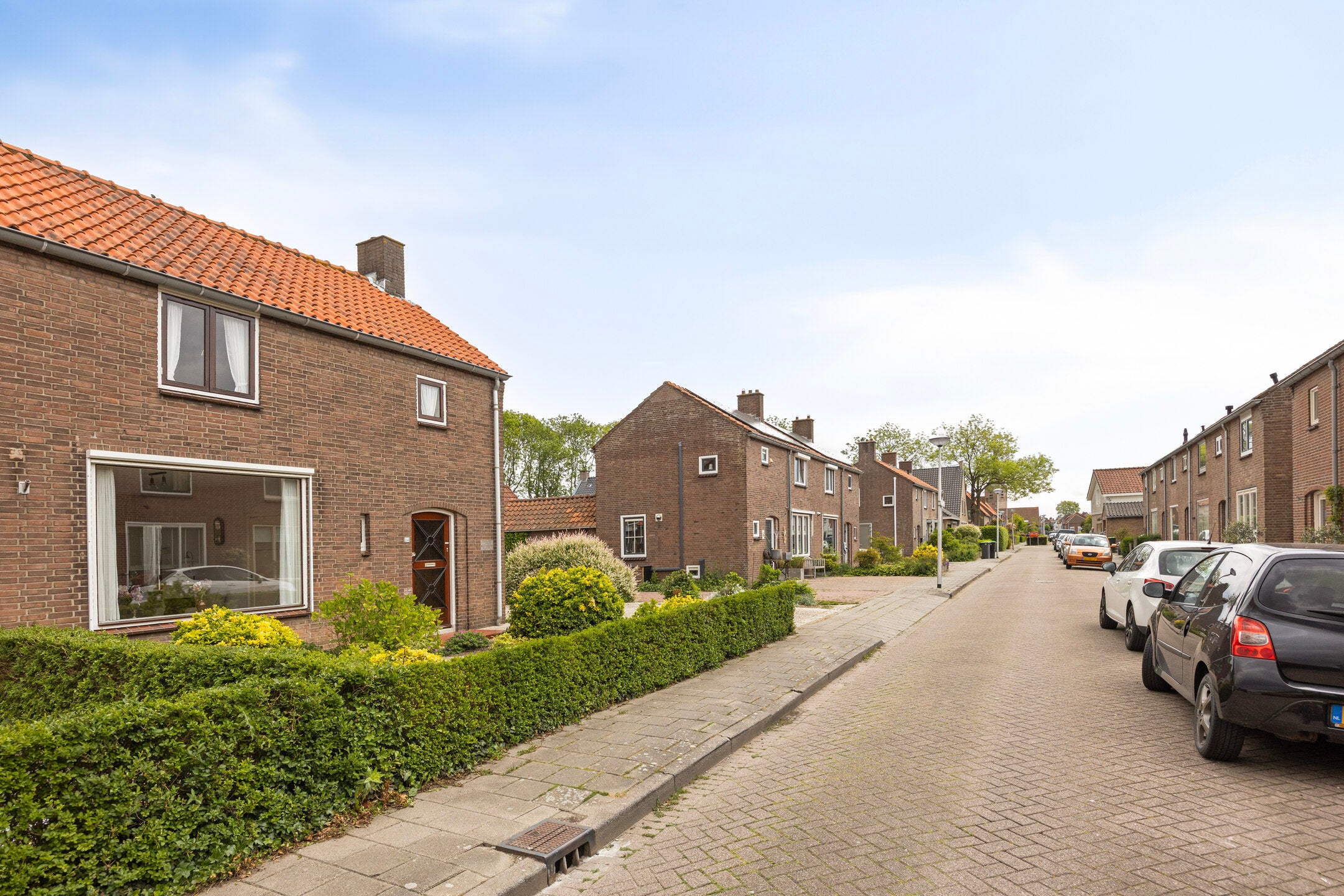 Twee-onder-één-kap te koop: Willemstraat 24, Zuidland
