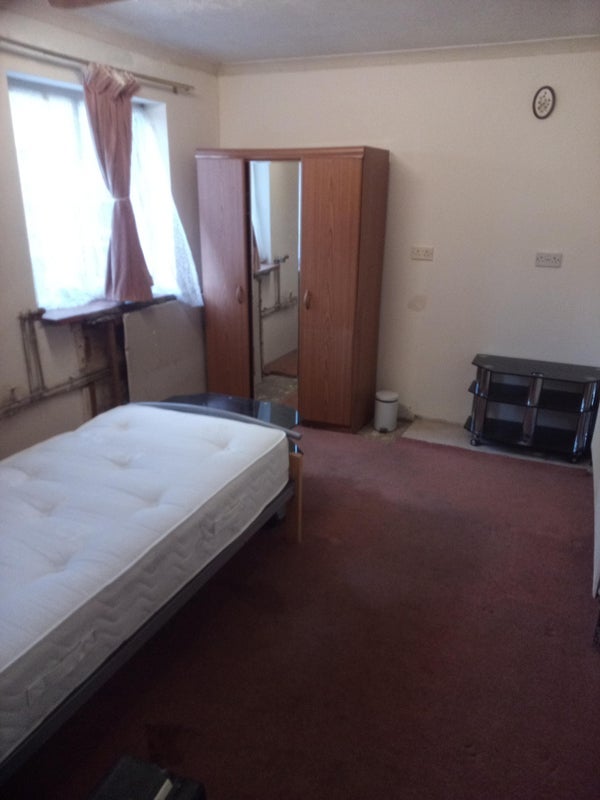 Room Hook Road in Epsom and Ewell