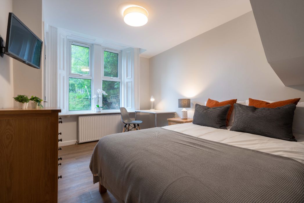 Flat Jesmond Road in Newcastle upon Tyne