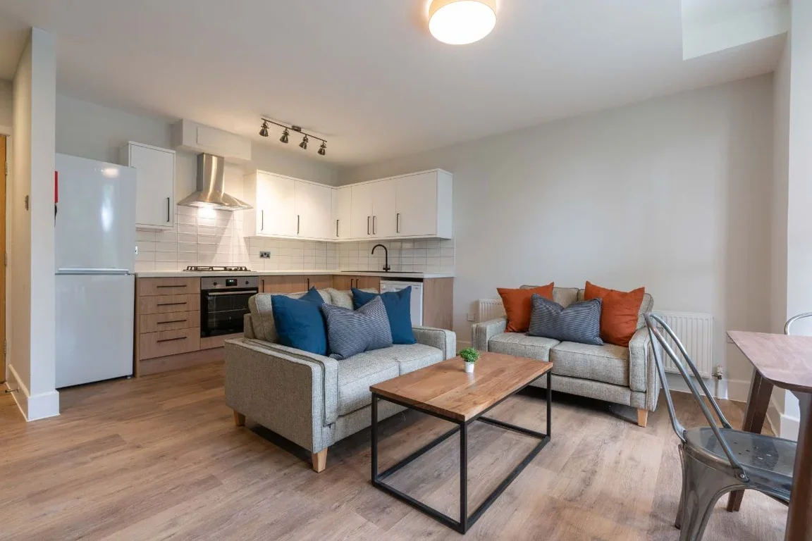 Flat Jesmond Road in Newcastle upon Tyne