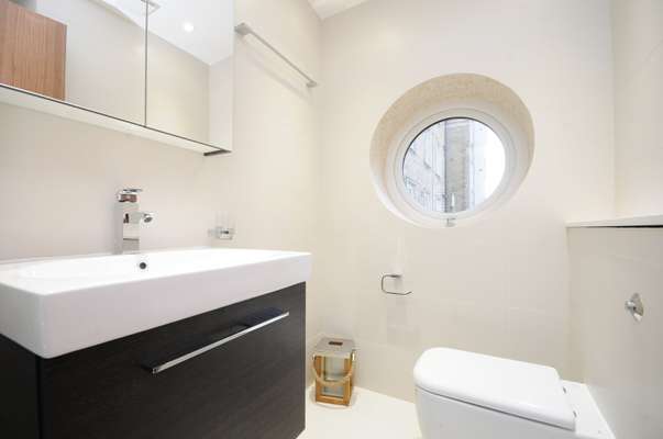 Flat Finchley Road in Greater London