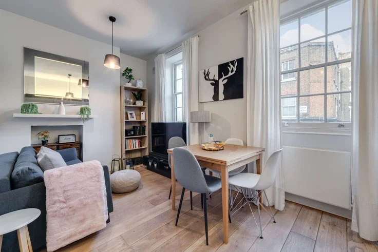 Flat Goodge Street in Greater London