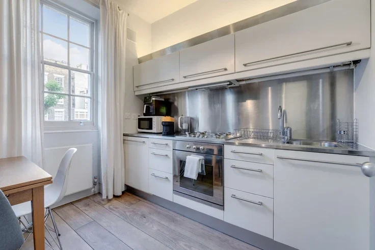 Flat Goodge Street in Greater London